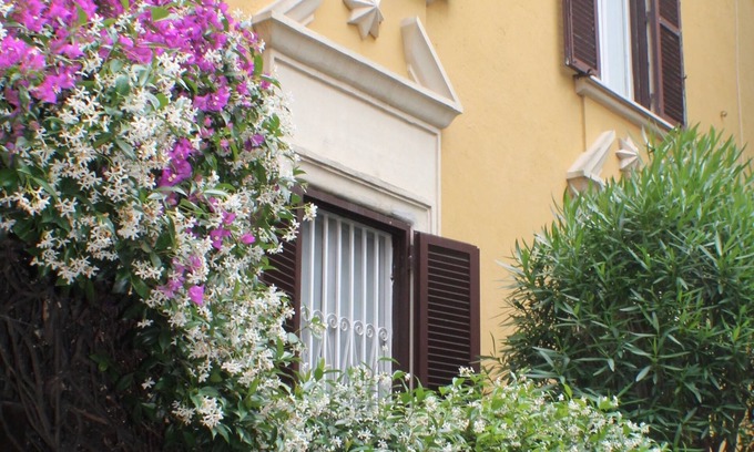 Gianicolense Apartment | Rome: 'Villa Liberty' - central with garden - between Trastevere and the Vatican