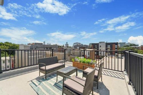 Mantua Apartment | Roof deck w city views - brand new 3bd 3ba