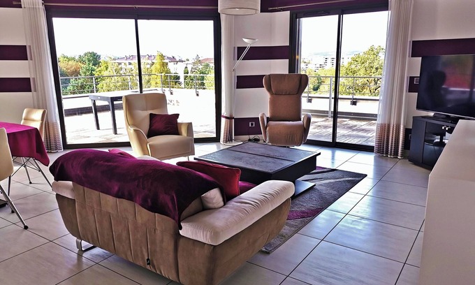 Annecy-le-Vieux Apartment | Rooftop apartment near lake and amenities