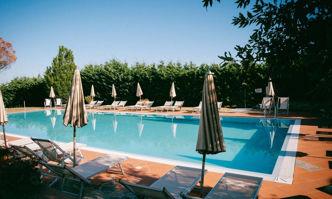 San Donato in Fronzano Apartment | Room '62 H Fattoria Degli Usignoli Tripla' with Shared Pool, Wi-Fi and Air Conditioning