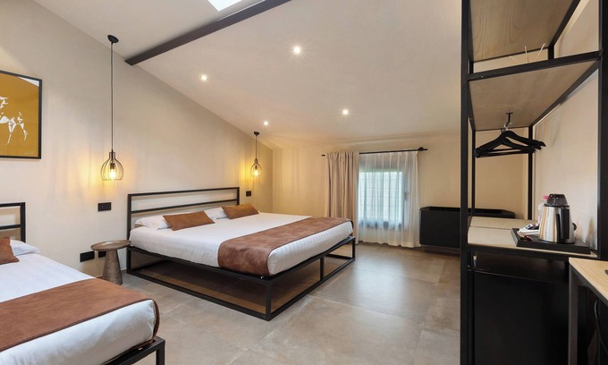 Sona Apartment | Room 'Agr Casa Pezzo Camera Tripla 2' with Shared Pool, Wi-Fi and Air Conditioning