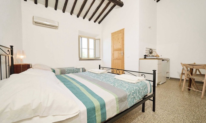 Riotorto Apartment | Room 'Camera 2 - Del Ponti' with Shared Garden, Wi-Fi and Air Conditioning