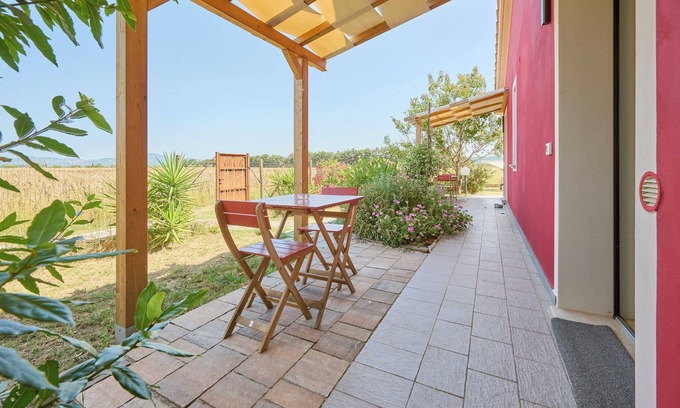 Riotorto Apartment | Room 'Carrara' with Shared Terrace, Wi-Fi and Air Conditioning