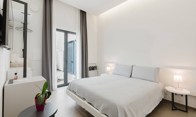 Marsala Apartment | Room ' Casa Umeli Biancolilla' with Shared Terrace, Wi-Fi and Air Conditioning