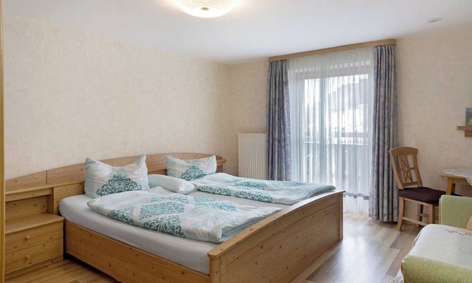 Schwangau Apartment | Room 'Eins' with Shared Terrace, Shared Garden and Wi-Fi