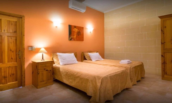 Ta' Għammar Bed & Breakfast | ROOM FOR 3 PEOPLE WITH PRIVATE BATHROOM ON THE CORRIDOR