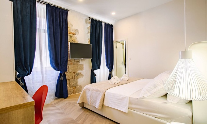 Old Town Bed & Breakfast | Room in the center of Split
