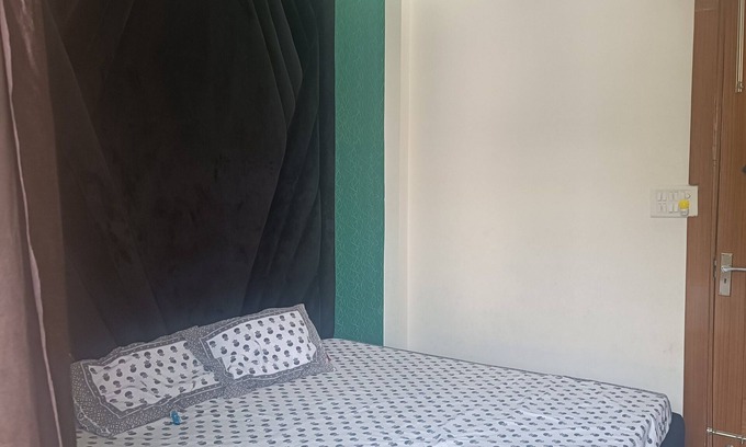 Indirapuram Apartment | Room near sec 62