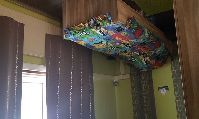 Wavre House | Room reads a person close to BRUSSELS/NAMUR/WALIBI family home