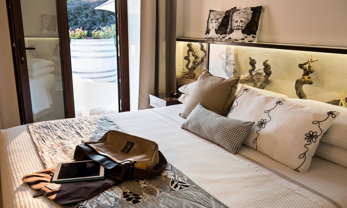 Ispica Apartment | Room 'Riofavara Winery - Suite Vigna' with Private Terrace, Wi-Fi and Air Conditioning