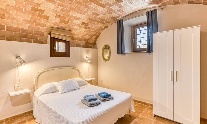 Borrassa Apartment | Room 'Salvia' with Shared Pool, Shared Terrace and Wi-Fi