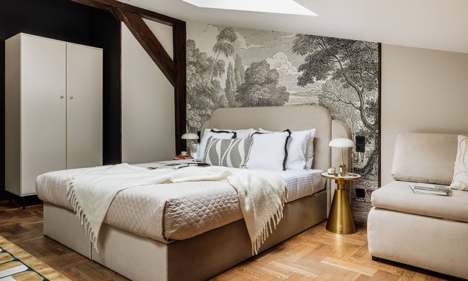 Stare Miasto Apartment | Room with a view of the Old Town street