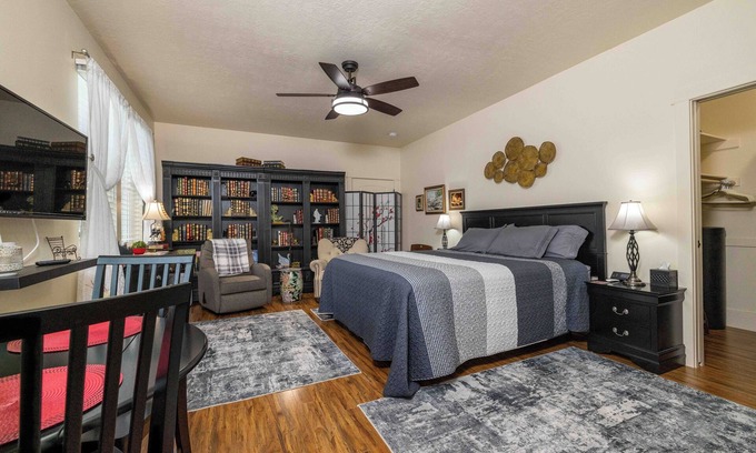 Grantsdale Apartment | Room With Private Entrance & Private Bathroom & W/D