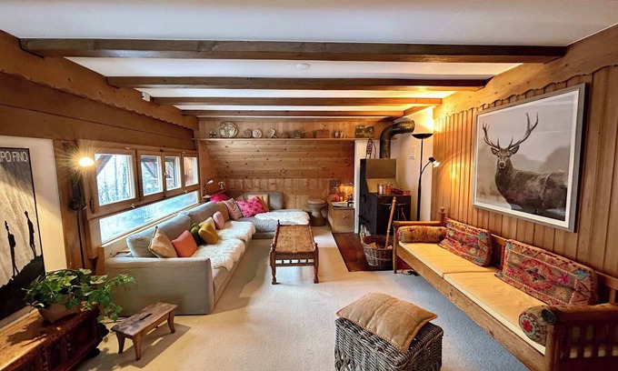 Rougemont Ski Chalet | Rougemont Hideaway Chalet by the River