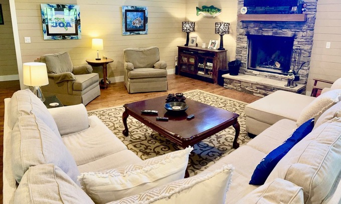 Falls of Rough House | ROUGH RIVER LAKE Hot Tub, Pool, Grill, Fire Pit, Party Garage