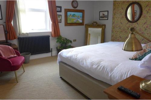 Offham Apartment | Royal Oak Retreat - Sleeps 6 Pub & Pet Friendly