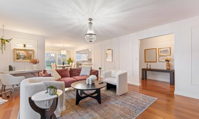 Vancouver House | Royal Oaks Retreat 1 Level 1310 SQFT 2Br2Ba Fenced Yard