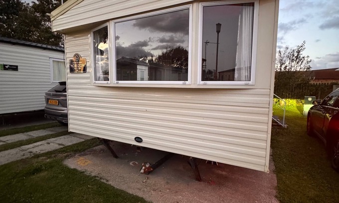 Towyn Ski Chalet | Rubys Place on Lyons Winkups, Towyn, Sleeps 6