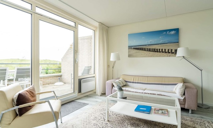Nes Apartment | Ruim en Rustig Gelegen Appartement op 300 Meter van Strand, Zee, bos en Duinen