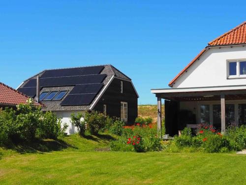 Municipality of Culemborg Villa | Ruime boerderij met haard, pooltafel en veranda