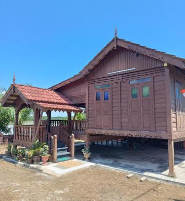 Bedung House | Rumah Kayu Homestay