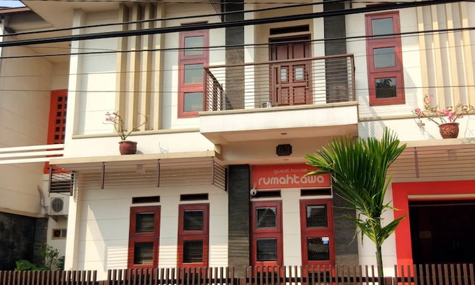 Malabar Hotel | Rumah Tawa Guesthouse 1