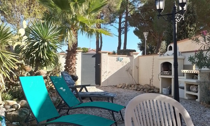 Saint-Cyprien Plage Villa | * RUNNING AND WALKING BEACH * enclosed garden * CLIM * WIFFI * PARKING *