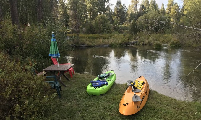 Chiloquin House | Running Bear · Running Bear on Fort Creek-CraterLake Bungalows