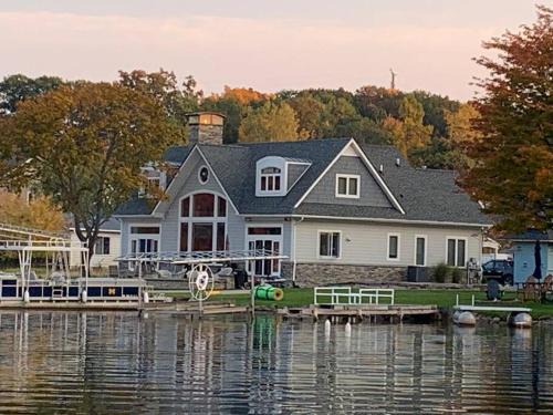 Fenton House | Runyan Lake House/4 Private Suites - Sleeps 13
