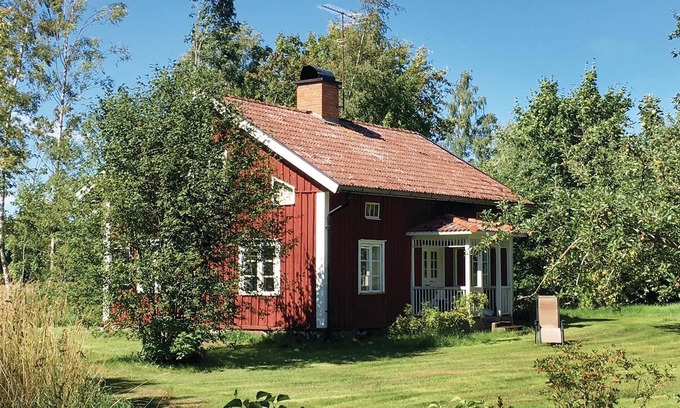 Gullspang House | Rural cottage with garden, only 800 m to the pier where the boat is located.