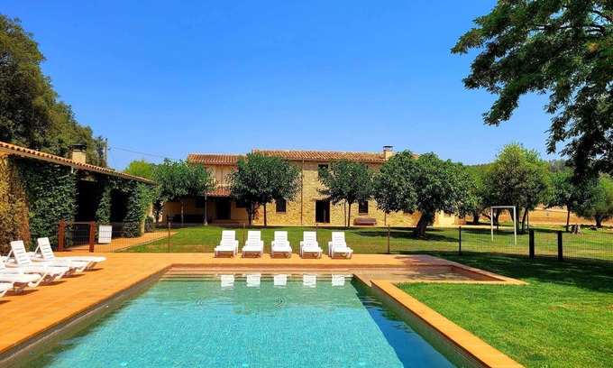 Queixas House | Rural house in Girona. 11 bedrooms, up to 30 people, private pool.