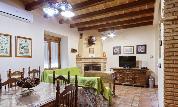Martos House | Rural House 'La Acacia' with Private Pool, Wi-Fi and Air Conditioning