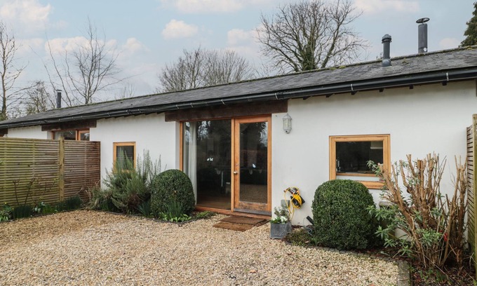 New Forest District Cottage | RUSSET, pet friendly, with open fire in Fordingbridge