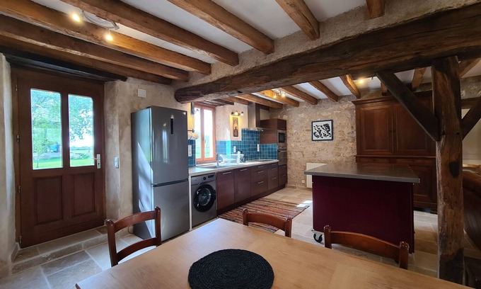 Etrechet Cottage | Rustic Berry Retreat: 4 En-Suite BRs, Fiber, Terrace, and Equestrian-Friendly!