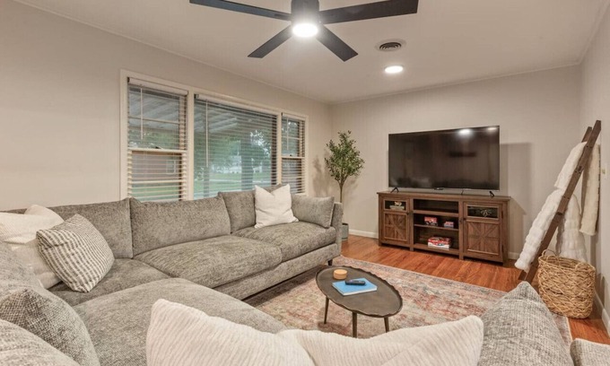 Owasso Apartment | Rustic Charm Owasso Retreat | 2BR Big Backyard