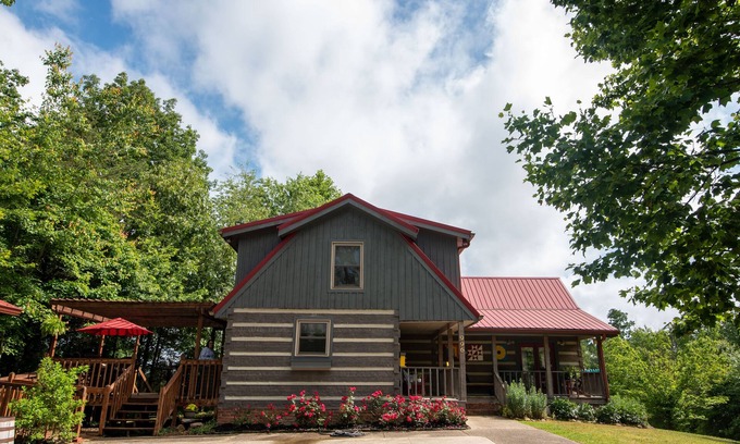 Lily Cabin | Rustic Chic Cabin with Luxury Amenities