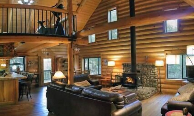 Idyllwild House | "Rustic Elegance - A Woodland Escape"