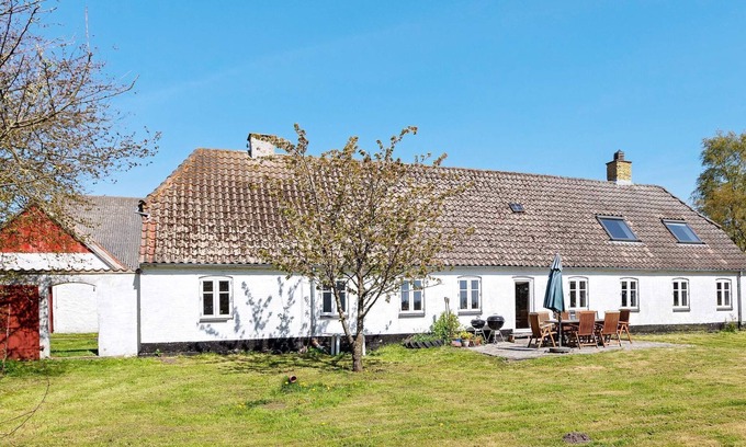 Aabybro House | Rustic Farmhouse Getaway - By Traum Ferienwohnungen