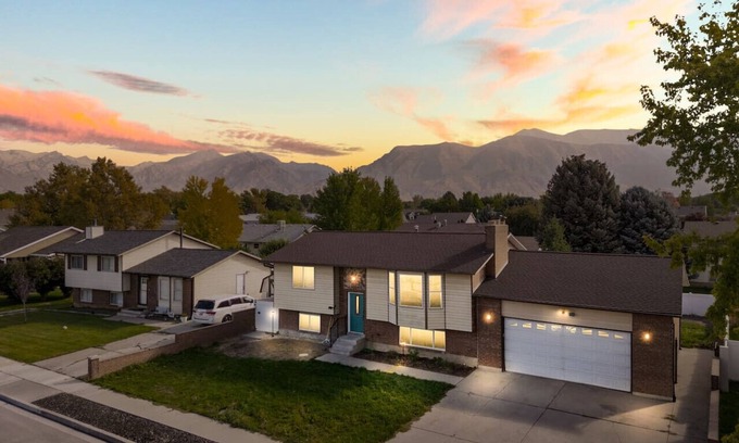 American Fork House | Rustic Hills Haven | 15 Min to Timpanogos cave
