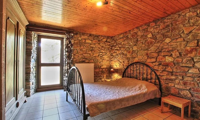 Sainte-Ode House | Rustic holiday home in Sainte-Ode with garden