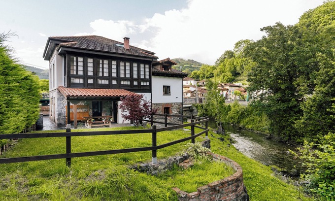 Soto de Cangas House | Rustic House El Reinazu