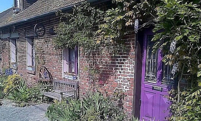 Crecy-en-Ponthieu House | Rustic House On the Outskirts of Small Town, Famous Site of the Battle of Crecy