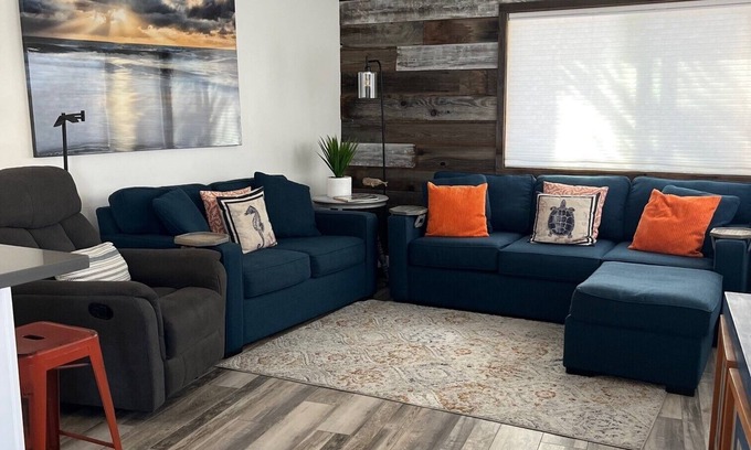 Seabright Apartment | Rustic Modern 1BR in Sunny Seabright