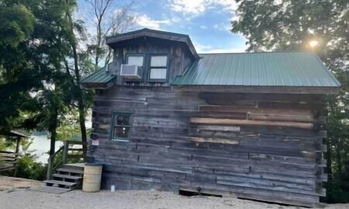 Savanna Cabin | Rustic River Cabin 6