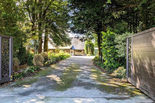 Rai House | Rustique & authentique maison au vert