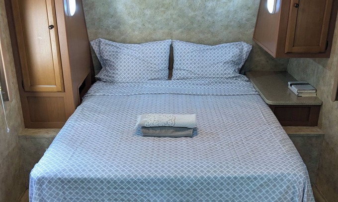 Revere House | RV Camper - Few Min to the Beach -Boston Downtown and Logan Airport With parking