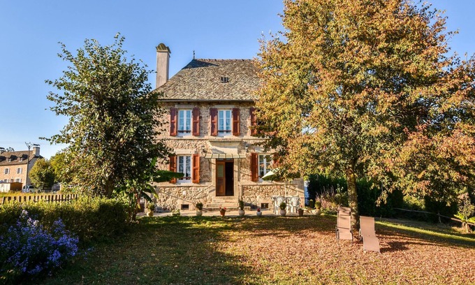 Senezergues House | Sénezergues Garden Hideaway