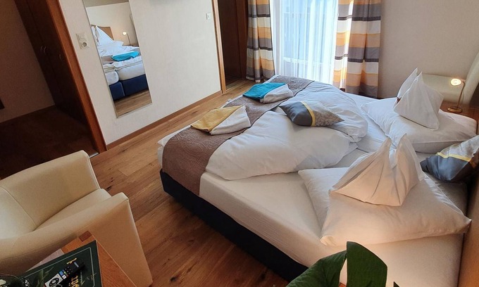 Seeboden Cottage | Süd - See Zimmer Garten mit Balkon - Gästehaus Bärwald