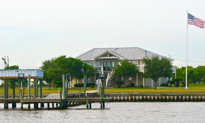 Lakeview  Jefferson County Cabin | Sabine Lake Lodge; Waterfront on Sabine Lake