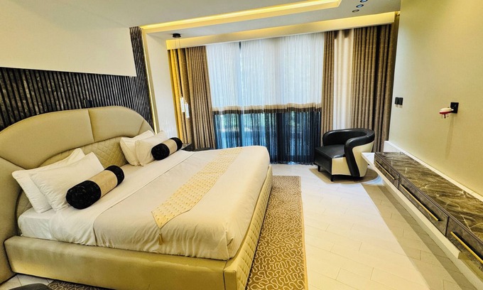 Gisenyi Apartment | SAFE HEAVEN HOMEnAmazing 9-bedroom house with WiFi in Gisenyi